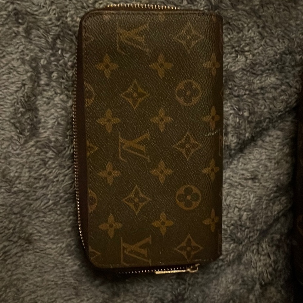 Louis Vuttion Wallet